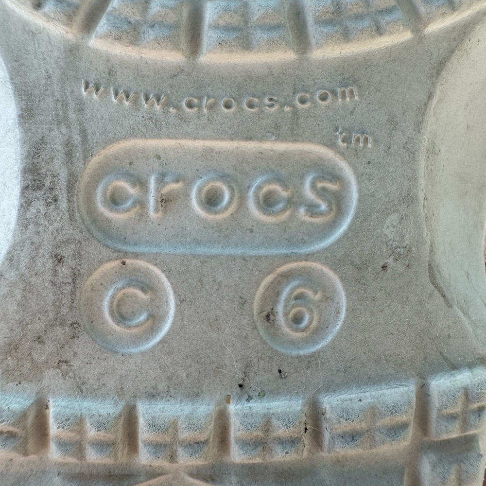 CROCS Little Girl’s Golden Clogs With Lining Size 6 glittery sparkly feminine - Picture 4 of 6